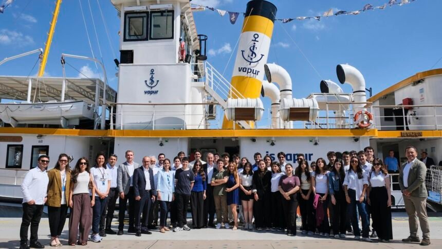 WorkupOnBoard girişimcilik programına katılan lise öğrencileri
